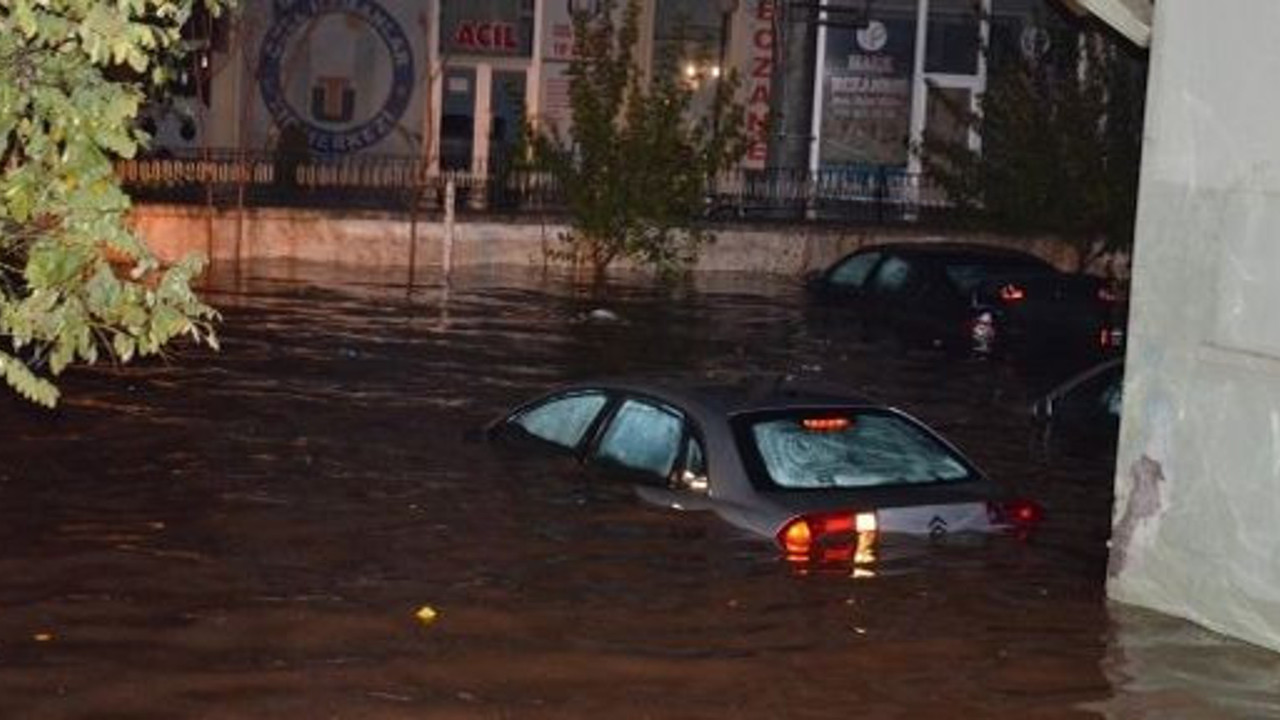 Viranşehir sular altında kaldı