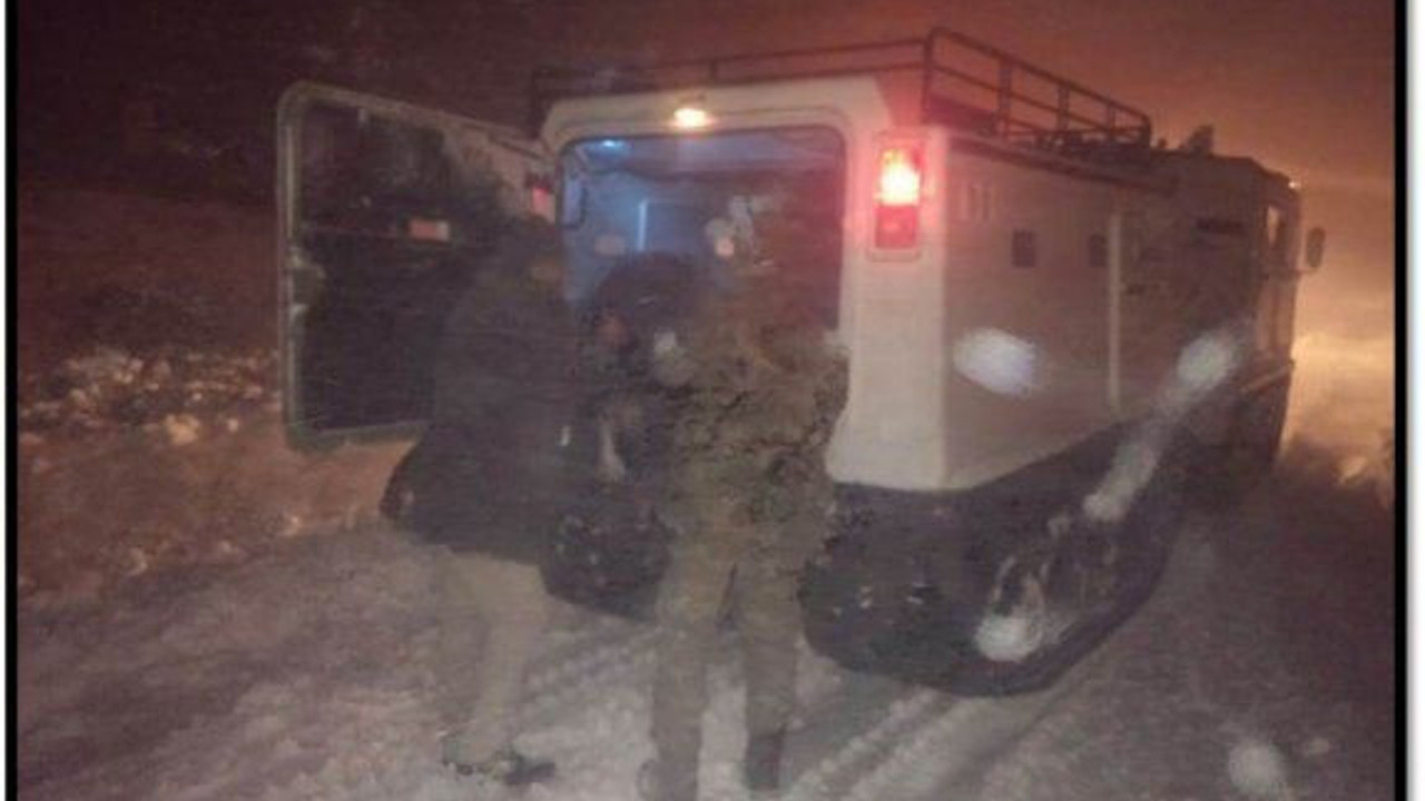 Bitlis haberleri - Yoğun tipi ve rüzgar nedeniyle mahsur kalan vatandaşlar kurtarıldı