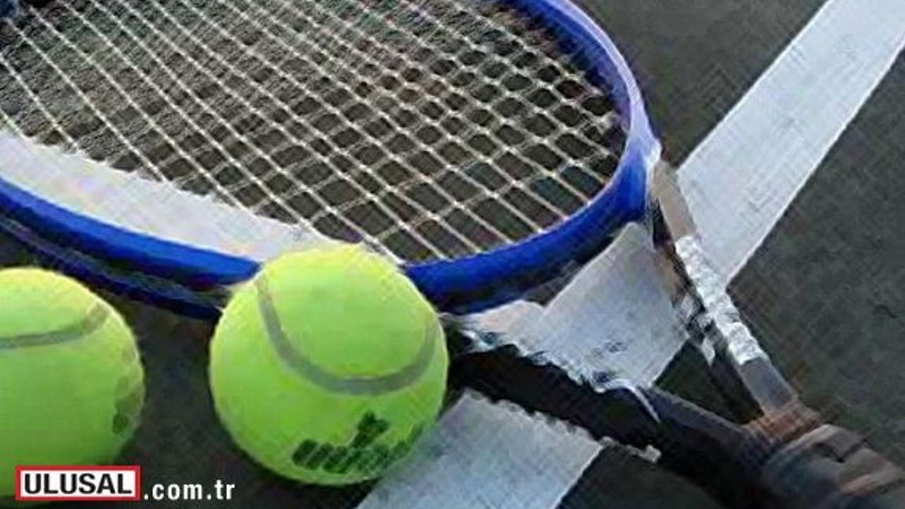 Federer 3. tura yükseldi