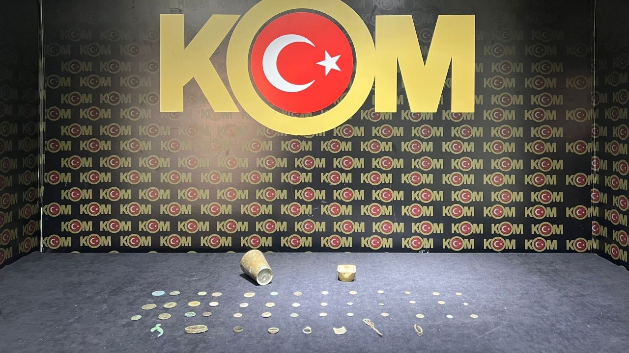 Evinden 50 adet tarihi eser çıktı! Polisten kaçamadı