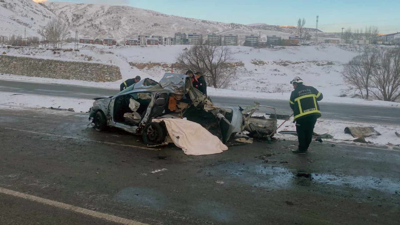 Bitlis'te tır ile otomobil çarpıştı! Ölü ve yaralılar var