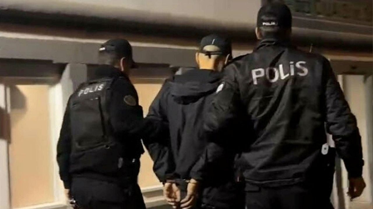 Interpol’ün peşindeki katil zanlısı İzmir’de yakalandı! 3 cinayet itirafı geldi