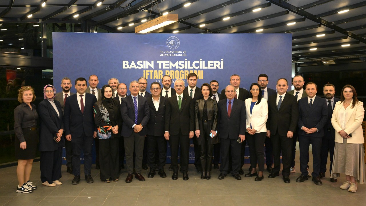 Bakan Uraloğlu duyurdu: Süper hızlı trenle Ankara-İstanbul arası 80 dakikaya düşecek!