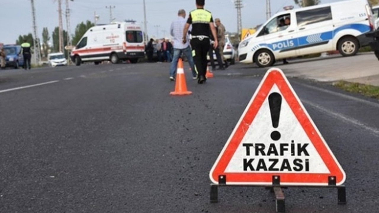 Giresun'da feci kaza! Otomobil kamyonetle çarpıştı