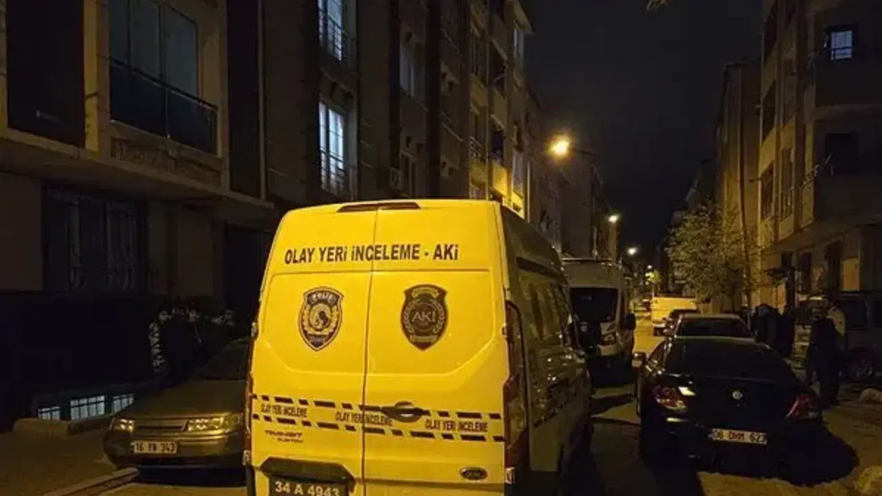 Esenyurt'ta tartışma kanlı bitti: 17 yaşındaki genç, kız arkadaşına ve annesine saldırdı