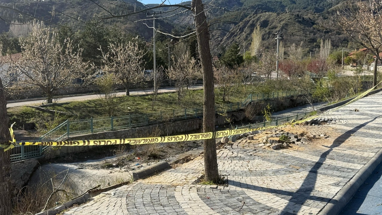 Isparta'da feci kaza! Otomobil kanala düştü, komiser hayatını kaybetti