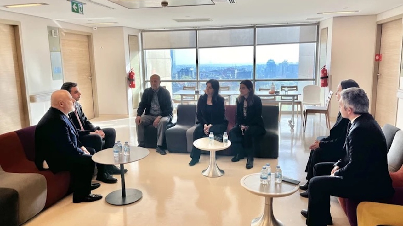 Vatan Partisi, Sırrı Süreyya Önder'i, tedavi gördüğü hastaneyi ziyaret etti