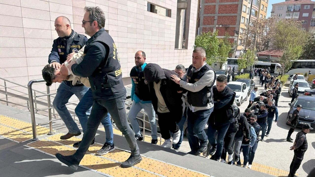 Sahte çağrı merkeziyle 144 kişiyi dolandırdılar: 20 tutuklama