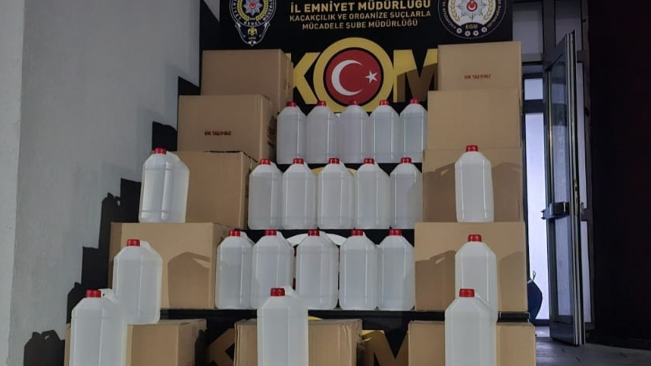Bakkalda kaçak içki dehşeti: 980 litre sahte içki ele geçirildi