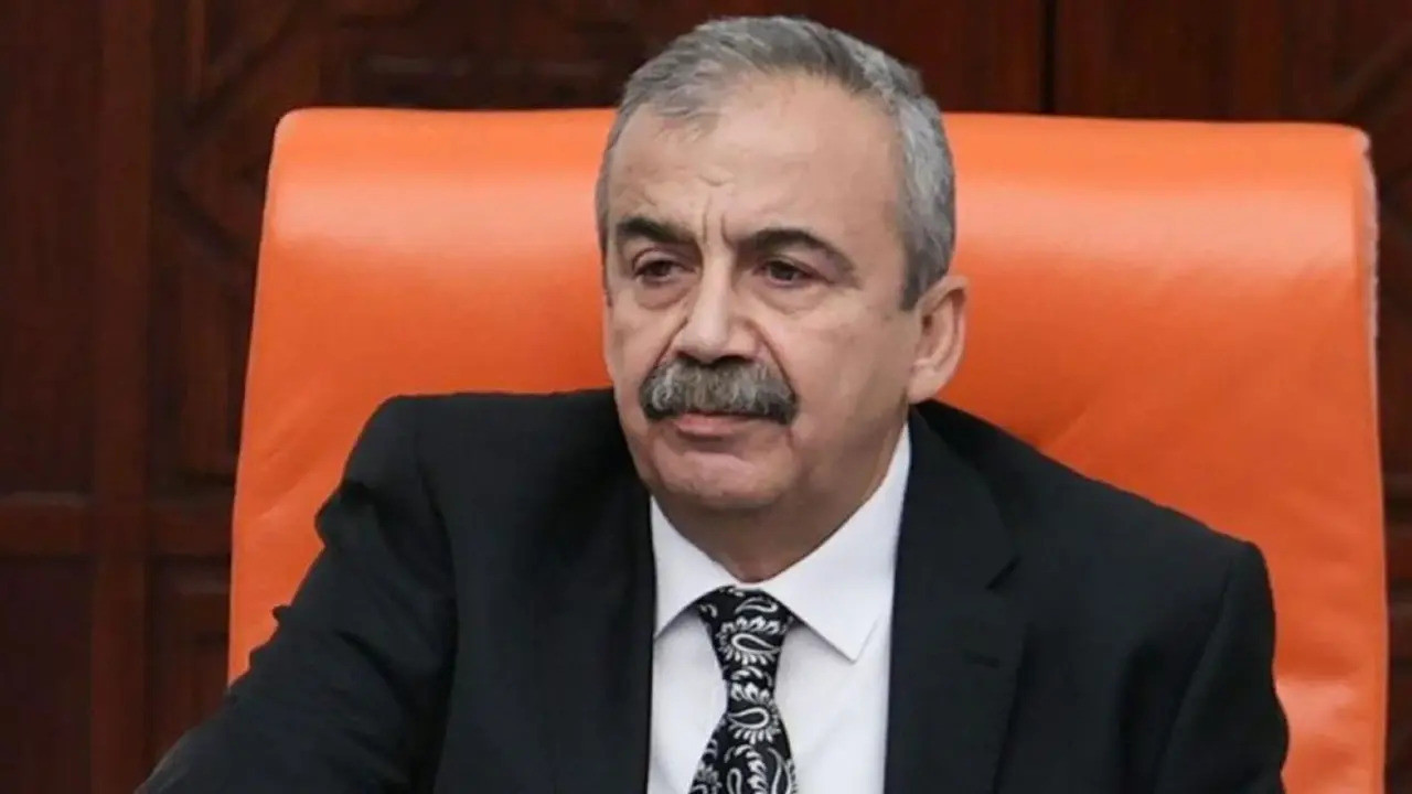 Sırrı Süreyya Önder’in sağlık durumu kritikleşti: Hayati tehlikesi artıyor