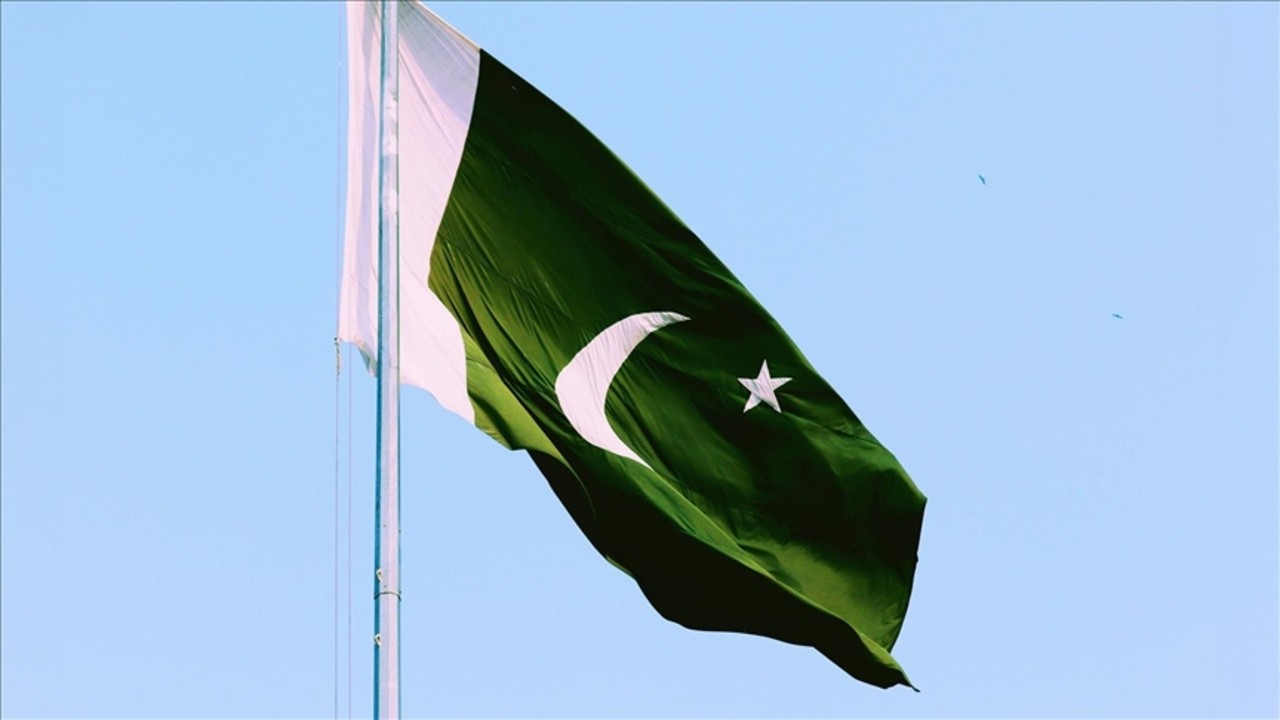 Pakistan'da can pazarı: Yakıt tankerinin patlamasında ölü sayısı artıyor