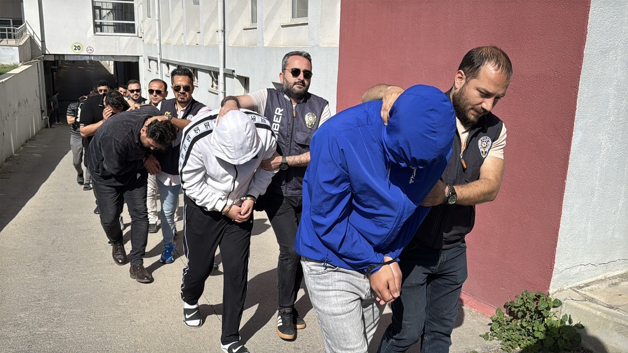 Adana merkezli dev vurgun! 96 kişiyi dolandıran şebekeye ağır darbe