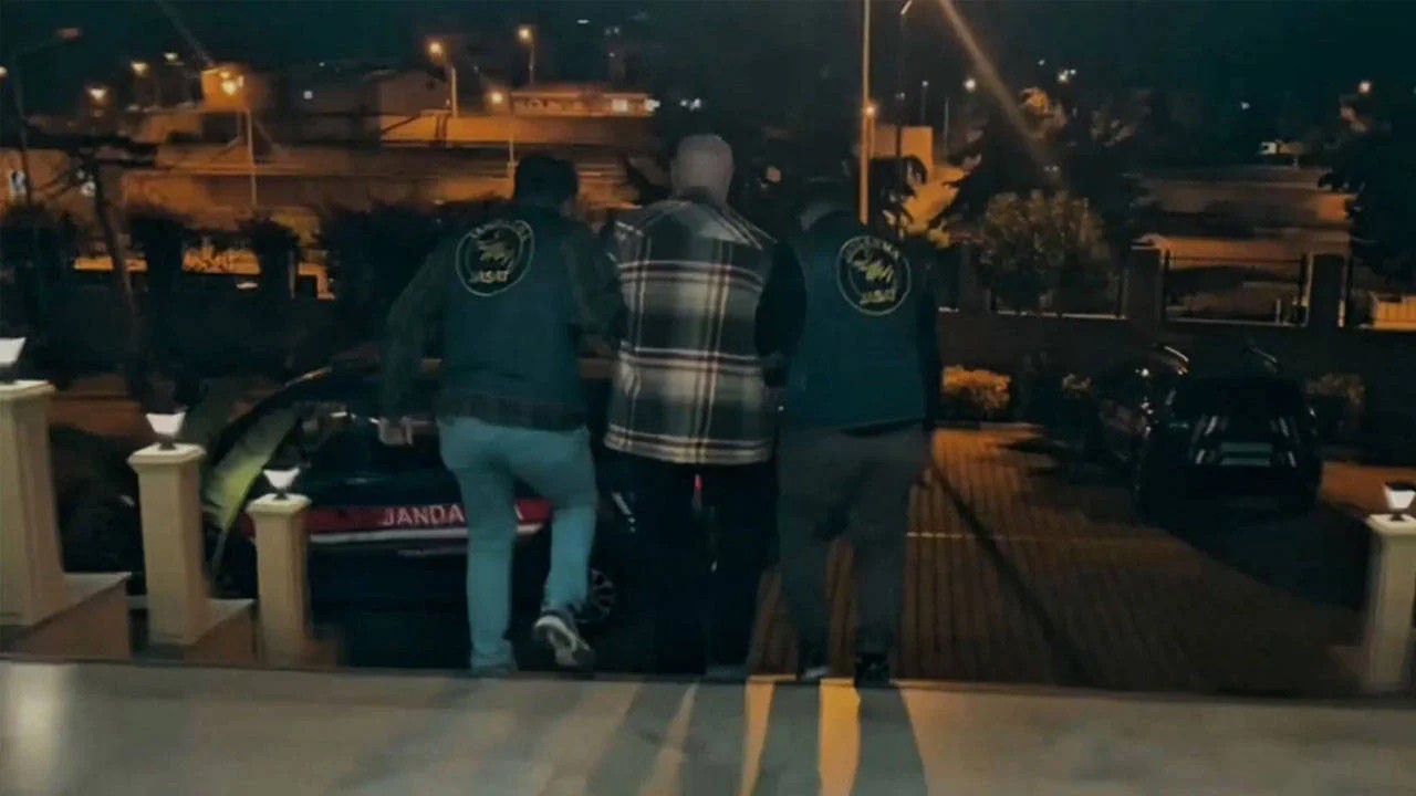 Biri kırmızı, diğeri yeşil bültenle aranıyordu: Türkiye’de yakalandılar