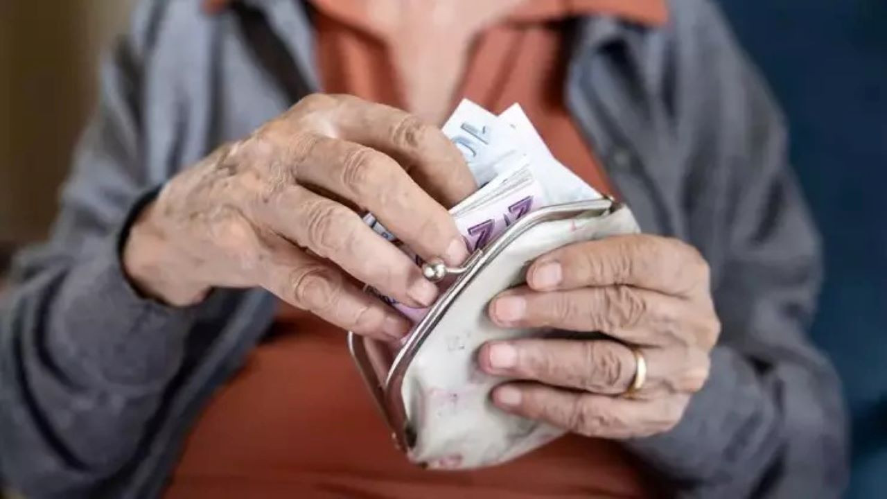 Emekliye büyük müjde: Maaşa ek 22.250 TL ödeme başladı