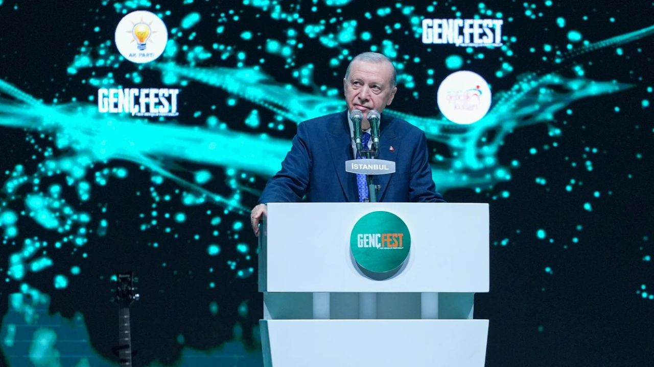 Cumhurbaşkanı Erdoğan'dan önemli açıklamalar: "Boğaz’da viskiyle devrimcilik yapanlar kaybedecek"