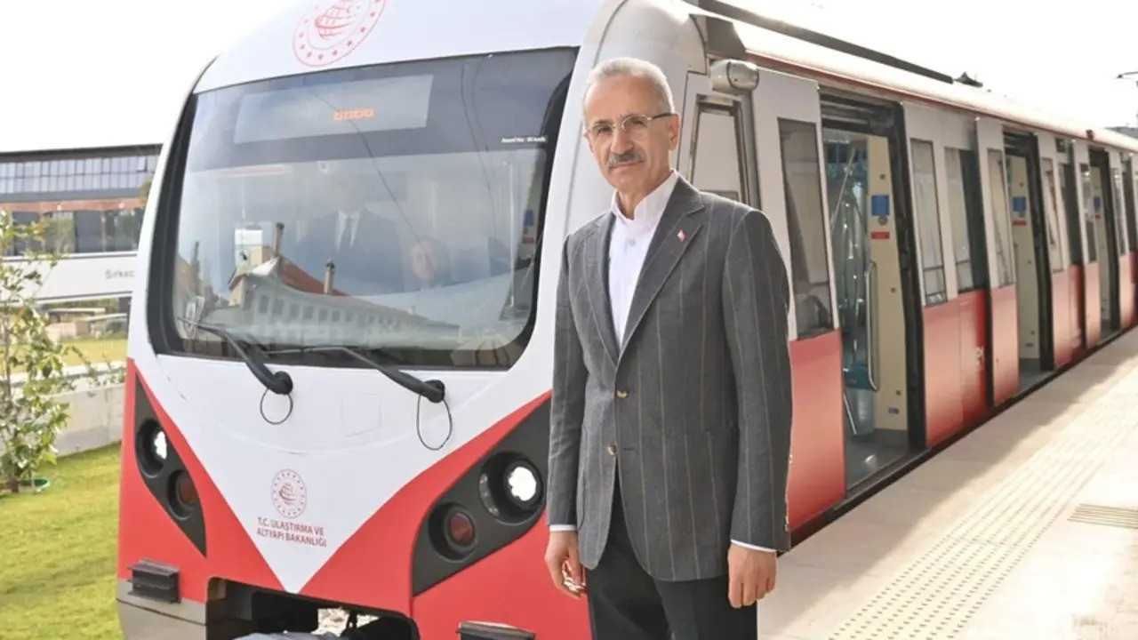 Bakan Uraloğlu duyurdu: 19 mayıs'ta raylı sistemler ücretsiz olacak