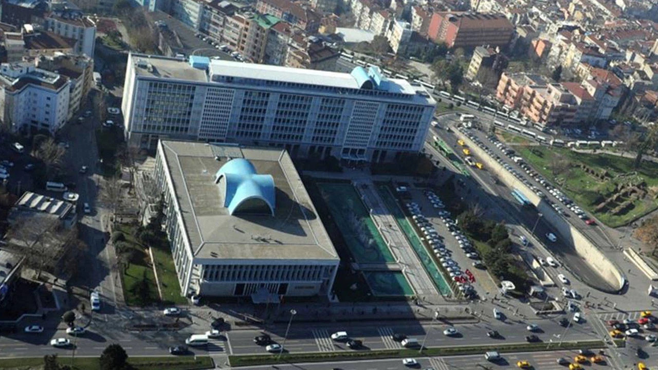 İstanbul Büyükşehir Belediyesi'nde yolsuzluk ve usulsüzlük soruşturmaları devam ediyor.