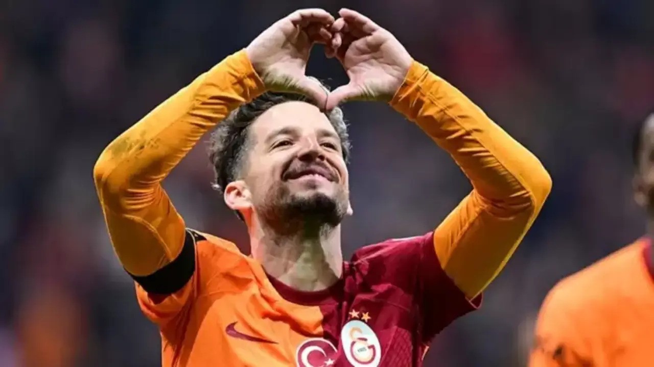 Mertens Galatasaray'a veda etti: 3 sezonda 5 kupa, 136 maç, 25 gol