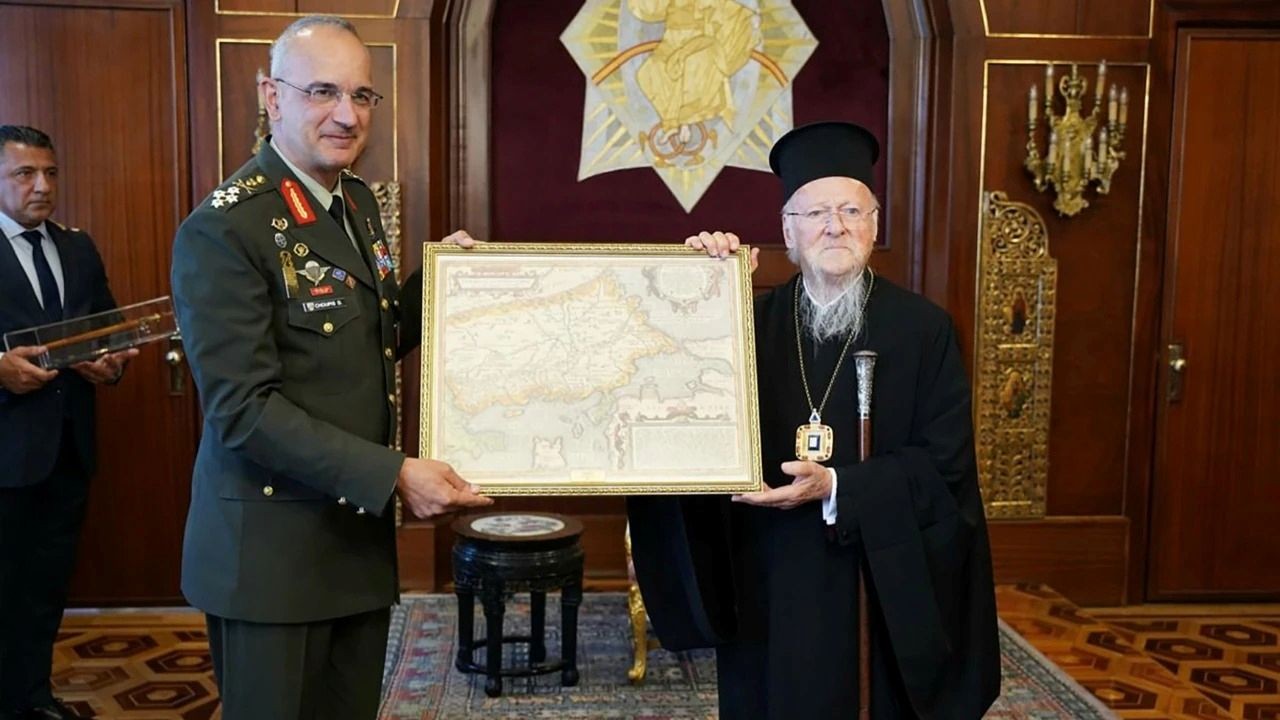 Yunan Genelkurmay Başkanı'ndan skandal harita: İstanbul'u Türkiye dışı gösterdi