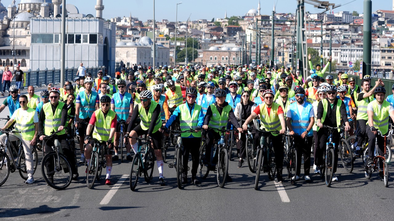 İstanbul'da Yeşilayın bisiklet turunda sağlıklı yaşam için pedal çevrildi
