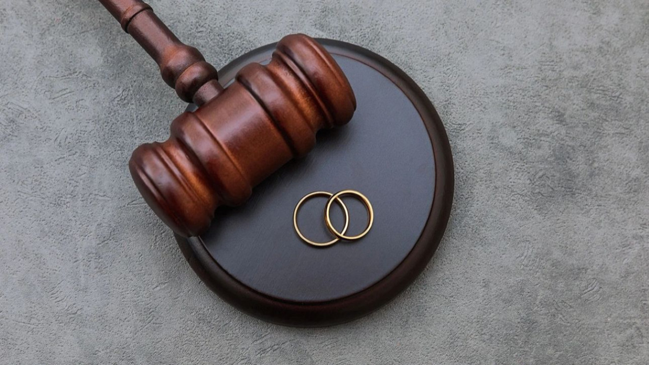 Eşine büyü yaptırıp sahte takı takan adam 'tam kusurlu' sayıldı