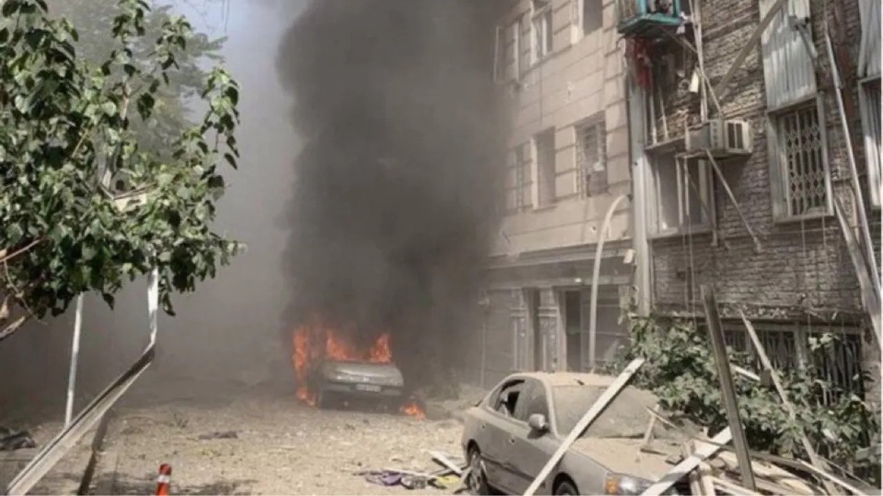 Tahran'da bomba yüklü araçlarla eşzamanlı saldırı: 14 nükleer bilim insanı  öldü