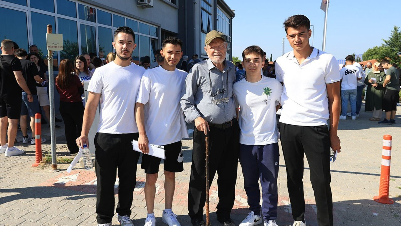 “Okumanın yaşı yok” dedi, 81 yaşında 8. kez YKS’ye girdi