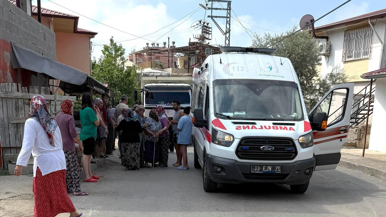 Mersin'de korkunç kaza: Geri manevra yapan kamyon can aldı