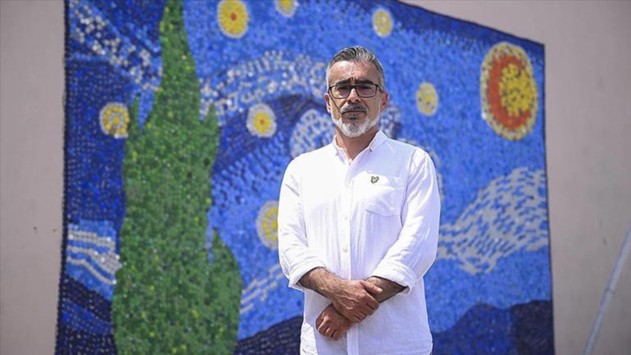 Plastik kapakları Van Gogh’un "Yıldızlı Gece" tablosuna dönüştürdü
