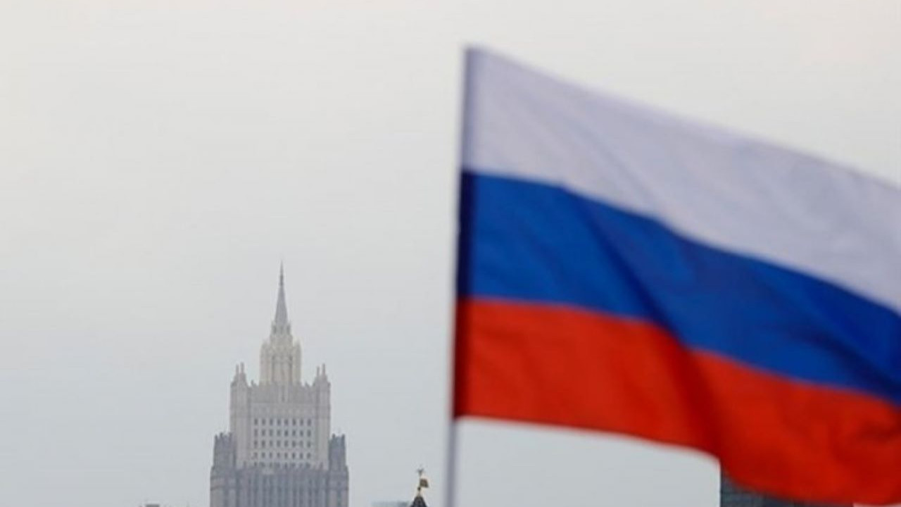 Rus petrol boru hattı işletmecisi Transneft'in başkan yardımcısı Andrey Badalov pencereden düşerek hayatını kaybetti.