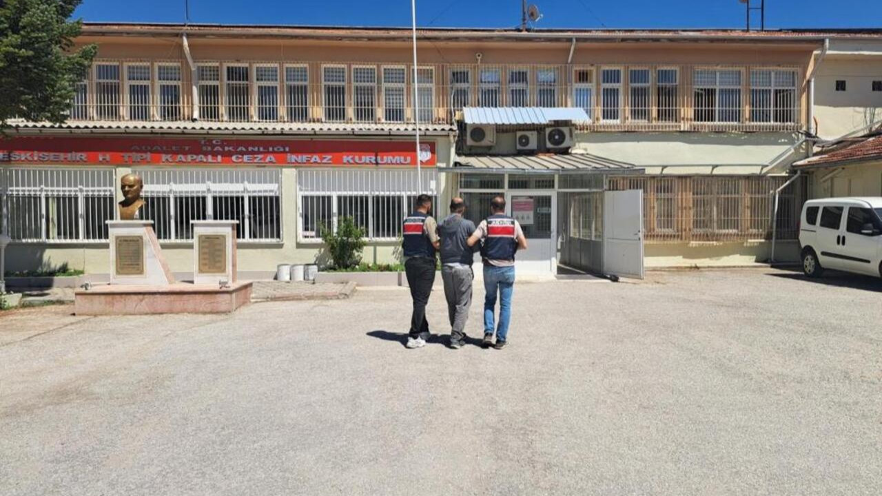 Kırmızı bültenle aranan terörist Türkiye’de yakalandı!