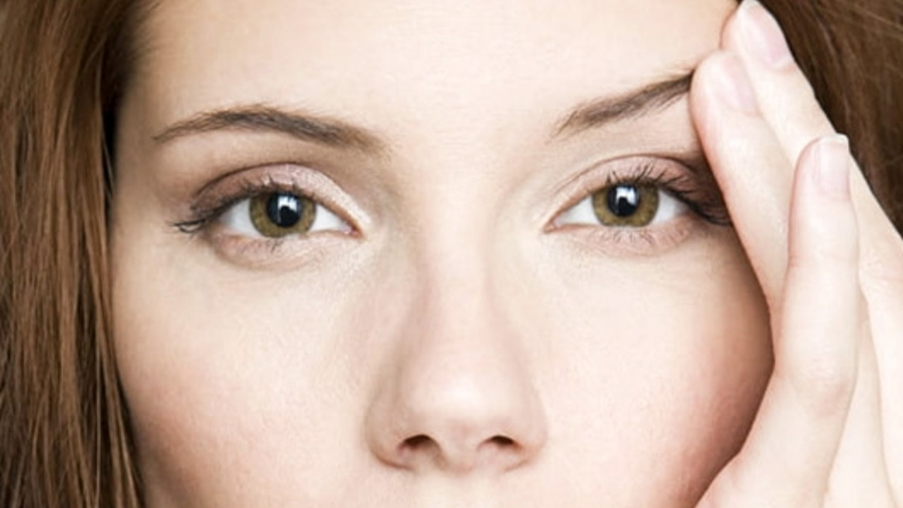 Göz kapağındaki sarkmalara dikkat! Görme kaybına yol açabiliyor