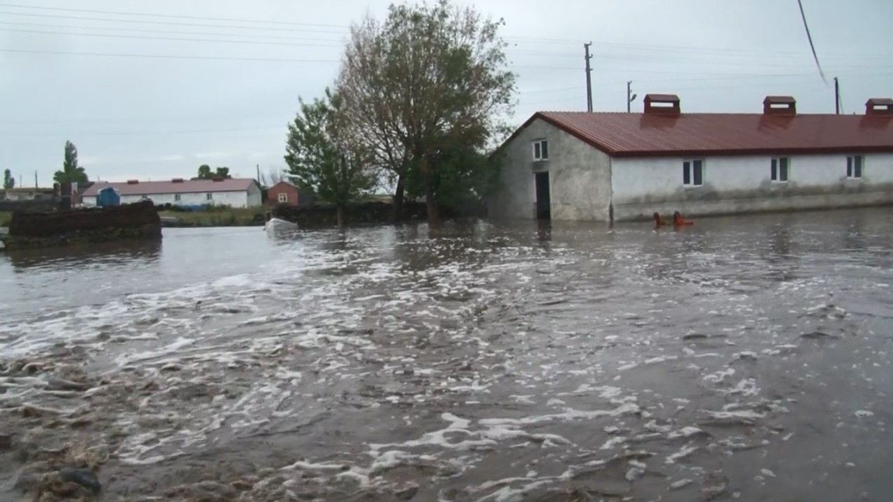 Kars’ta sel felaketi! İki köy sular altında kaldı