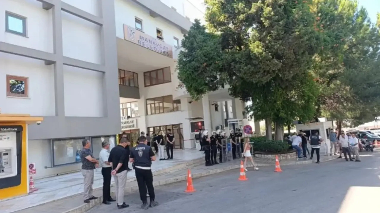 Manavgat Belediyesi operasyonunda tutuklanan başkan yardımcısı tahliye edildi