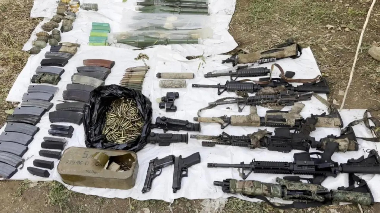 Pençe-Kilit bölgesinde mağarada cephanelik bulundu: MSB tek tek açıkladı