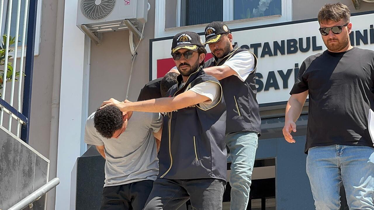 İstanbul’da film gibi dolandırıcılık: Polis ve savcıyız dediler, 5 milyonluk vurgun yaptılar!