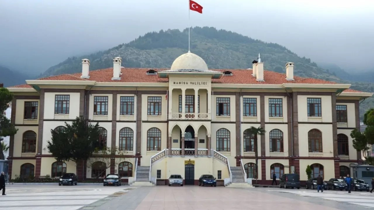 Manisa’nın Gördes ilçesinde zirai yangın! Havadan ve karadan müdahale ediliyor