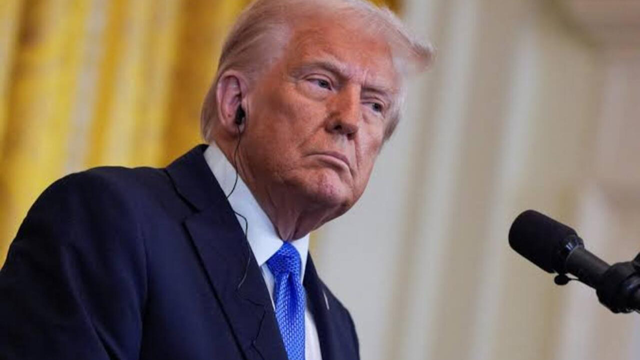 FBI, Epstein dosyasından Trump’ın ismini sildi mi? Skandal iddia gündeme bomba gibi düştü