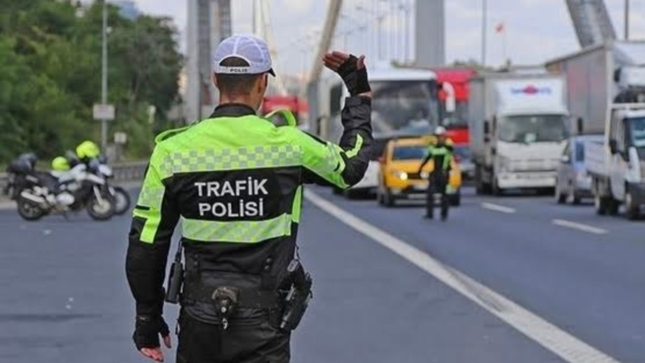 Yolcu otobüsünün önünü kesti! Ehliyetsiz sürücüye rekor ceza