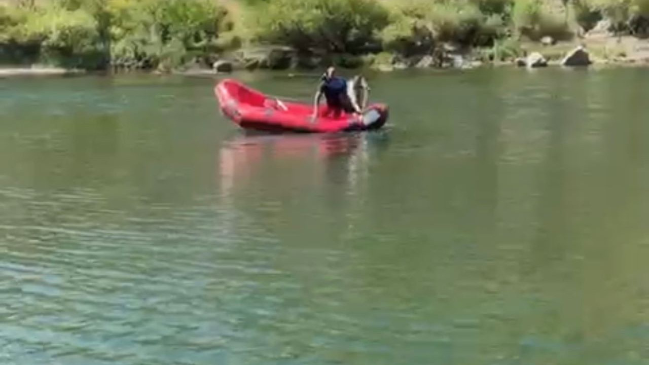 Elazığ'da nehre giren öğretmen Serkan Dalgıç, boğularak hayatını kaybetti