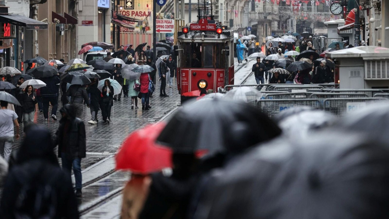 AKOM saat verdi, İstanbullular dikkat: Sağanak yağış geliyor!