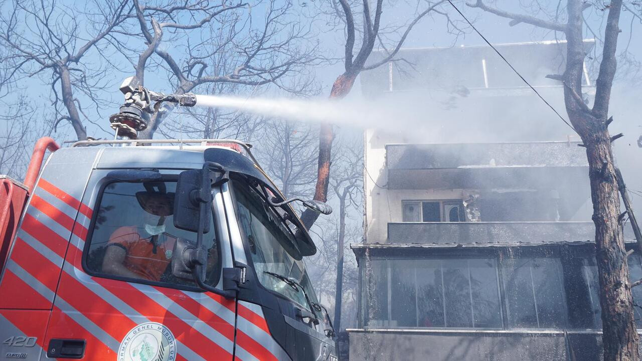 Çanakkale alevlere teslim! 47 kişi hastaneye kaldırıldı