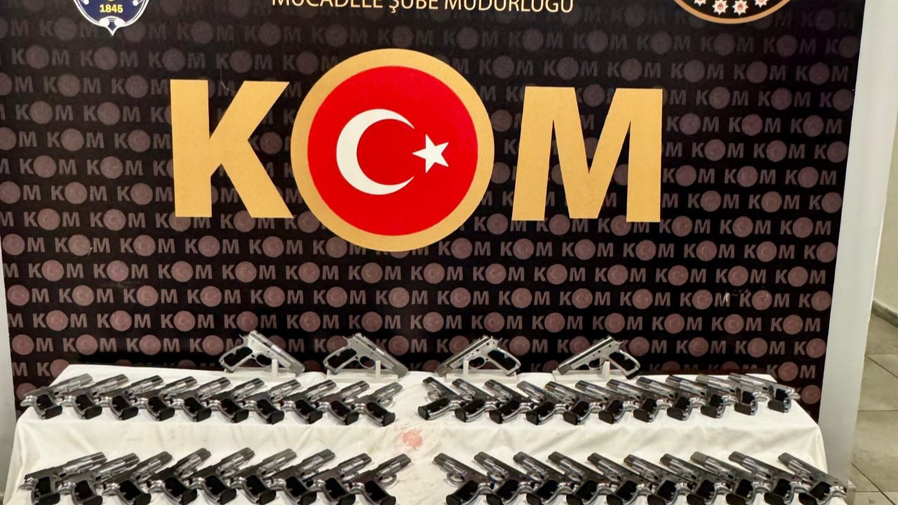Kargo kolileriyle silah ticareti: Yüzlerce tabanca ele geçirildi