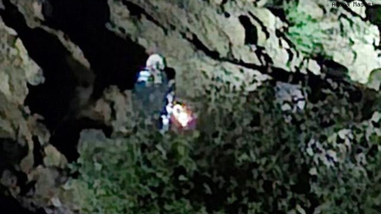 Adana’da facia! Otomobil uçuruma yuvarlandı: Biri bebek 5 kişi öldü