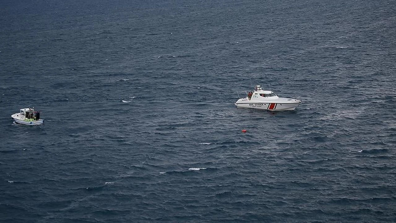 Muğla’da fiber tekne battı! 6 kişi kurtuldu, 2 çocuk için arama sürüyor