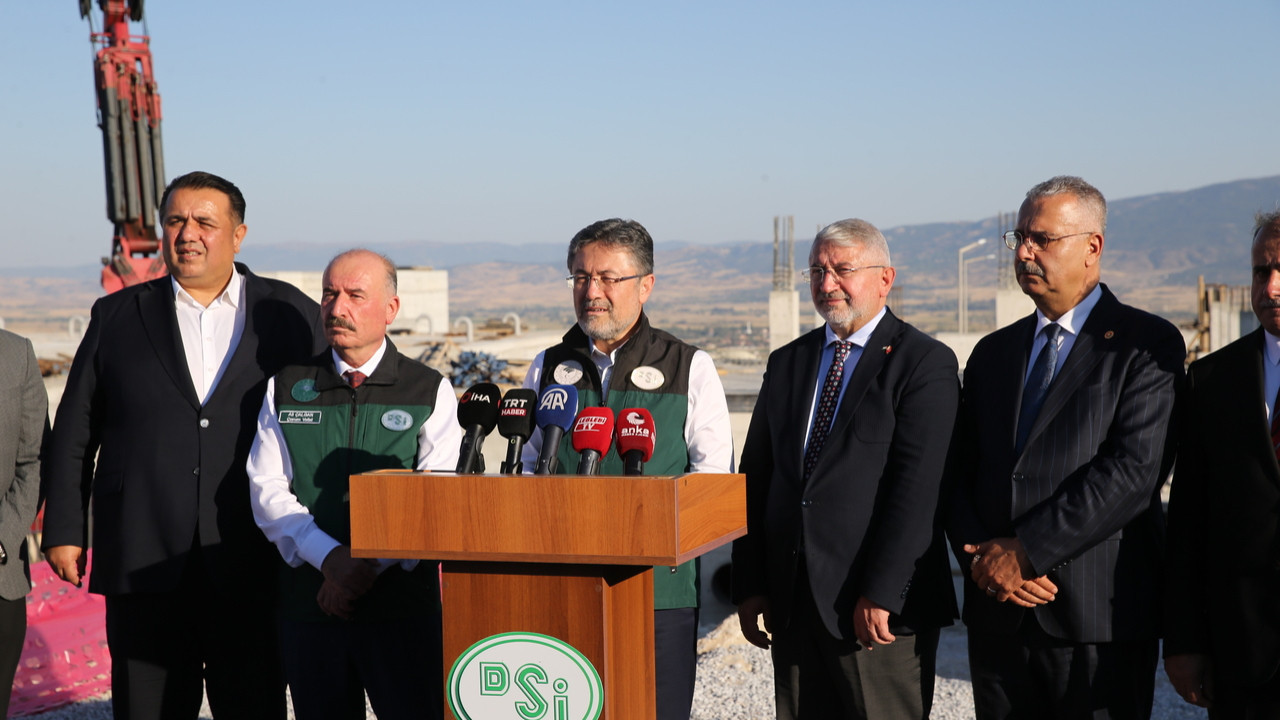 Bakan Yumaklı’dan belediyelere çarpıcı uyarı: “Algıyı yönetmeyin, suyunuzu yönetin”