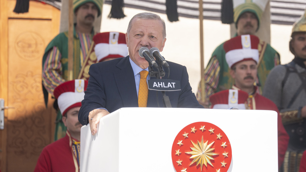 Cumhurbaşkanı Erdoğan Malazgirt Zaferi’nin 954. yıl dönümünde konuştu: “Birlik ve beraberliğimizi hedef alan tüm saldırıları omuz omuza vererek püskürteceğiz”