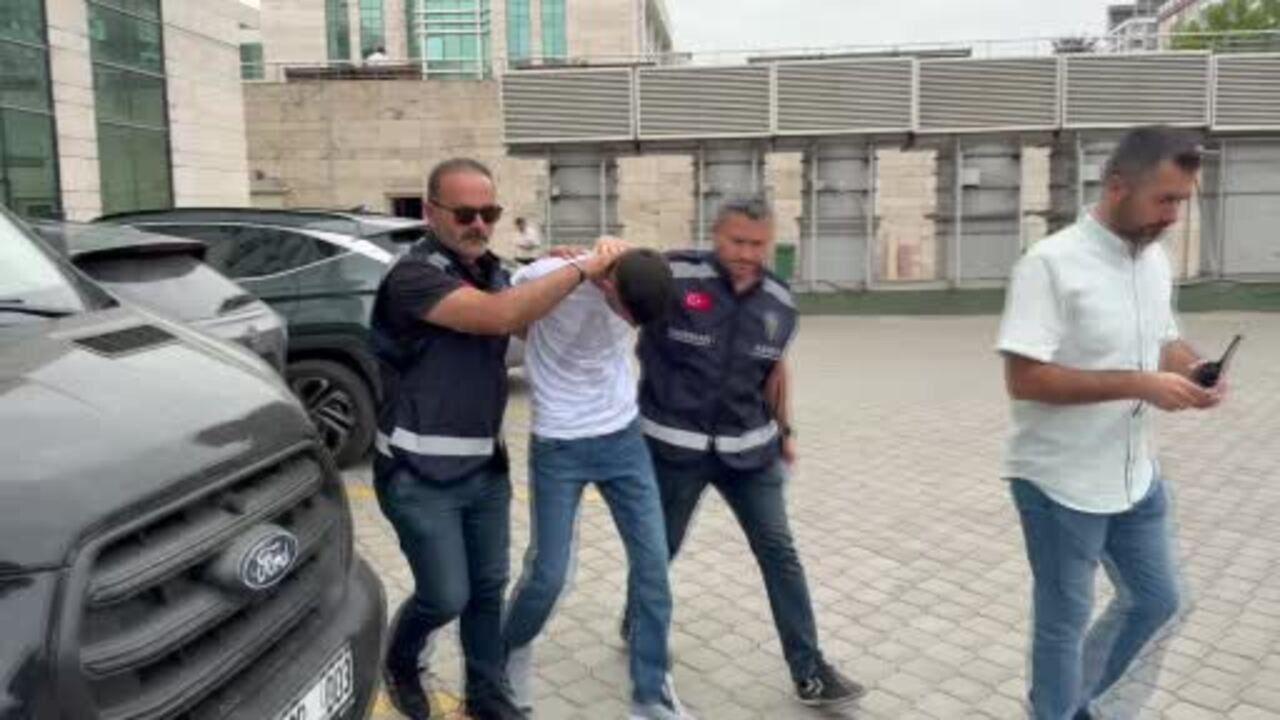 Gece yarısı silahlı baskın: Bar çalışanını sırtından vurdu!