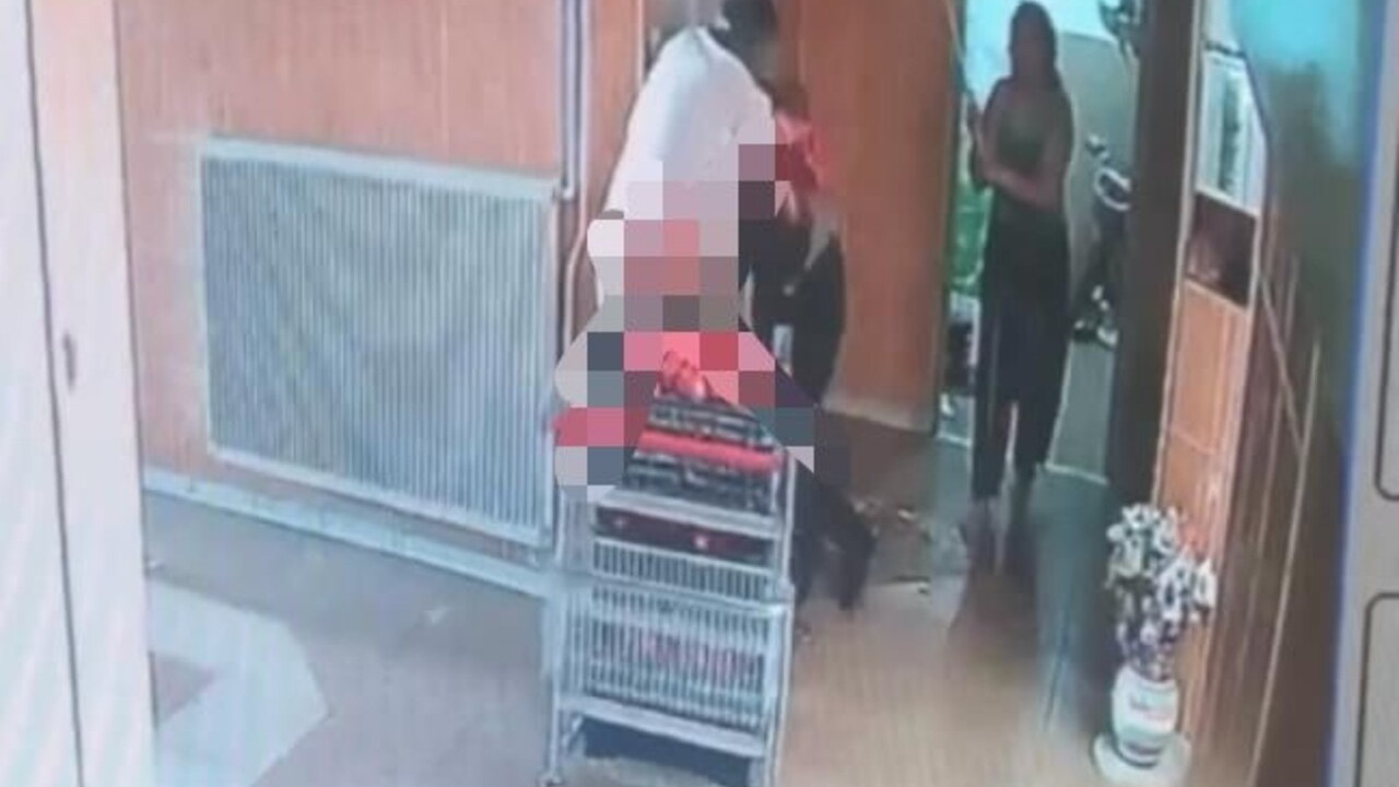 Kan donduran cinayet! Eşinin yanında vahşice bıçakladı