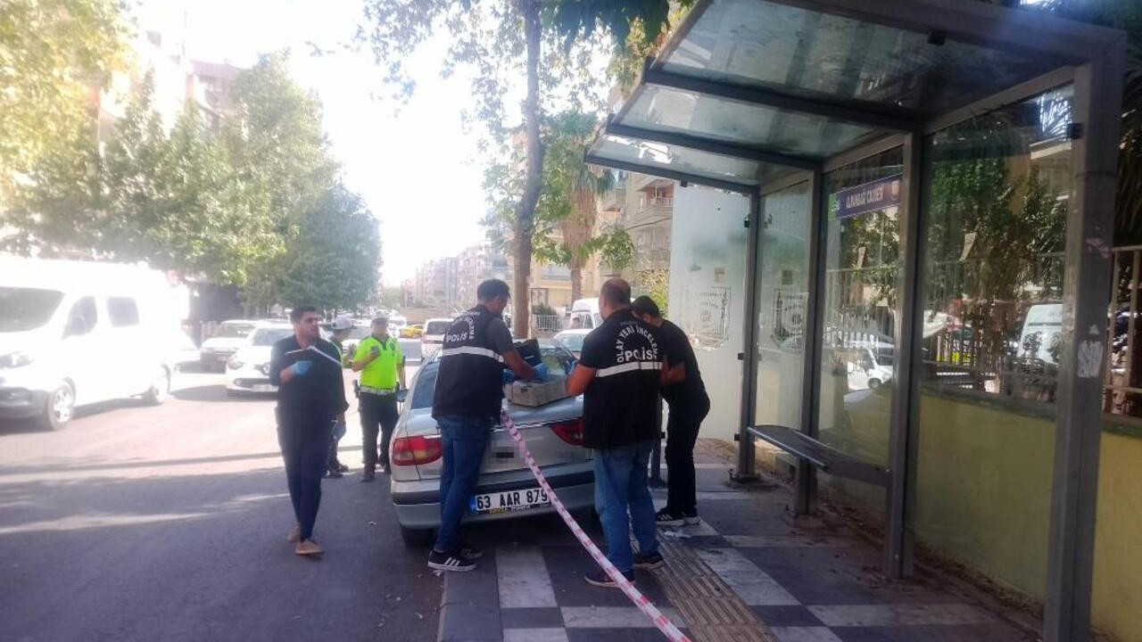 Şanlıurfa’da otomobil durağa daldı: Ölü ve yaralılar var!